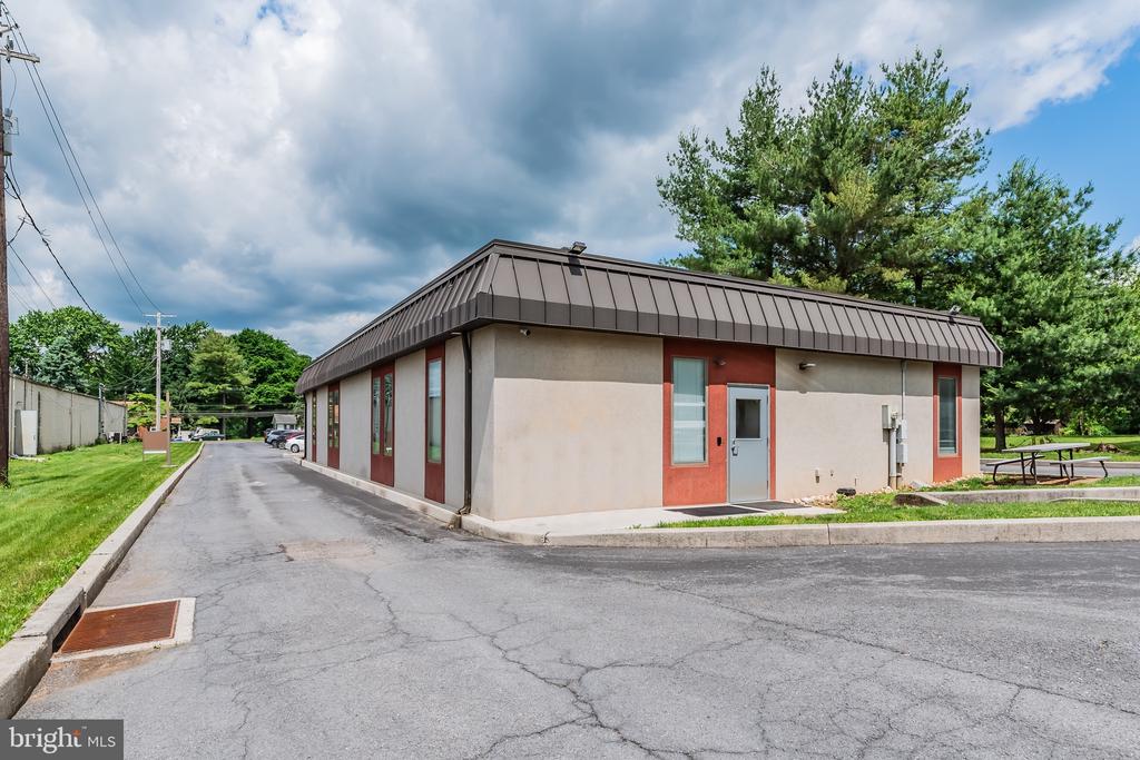 10 Skyport Rd