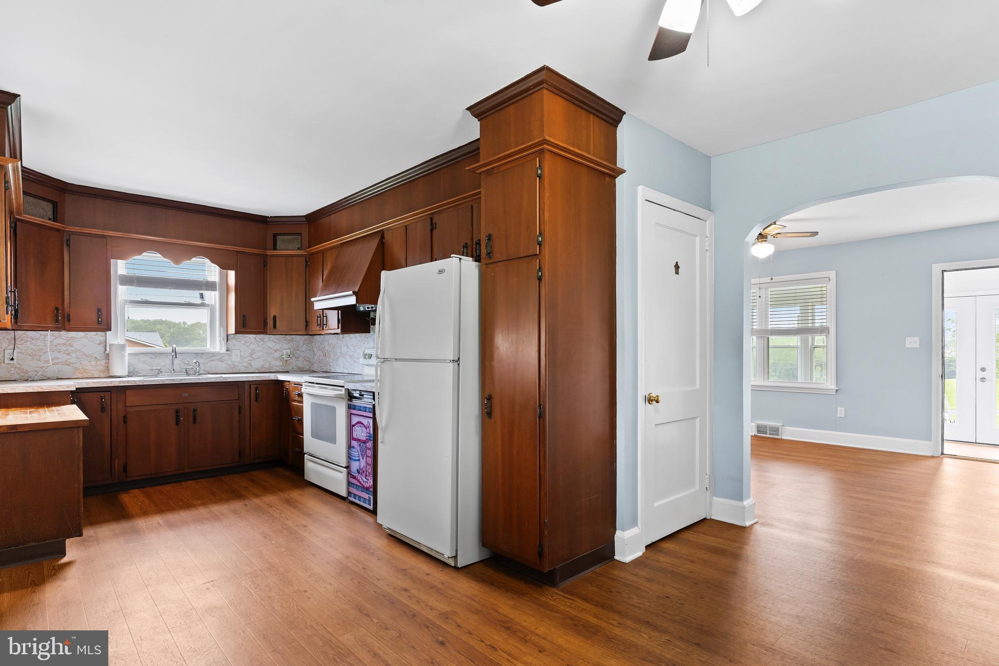 1239 E Lisburn Rd