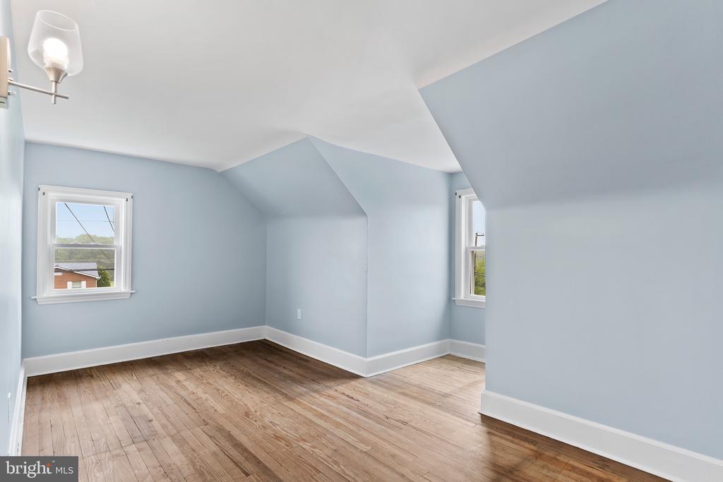 1239 E Lisburn Rd