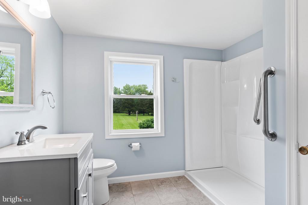 1239 E Lisburn Rd