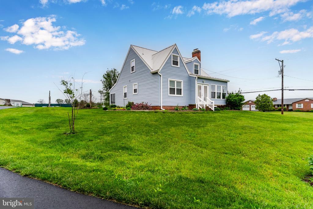 1239 E Lisburn Rd