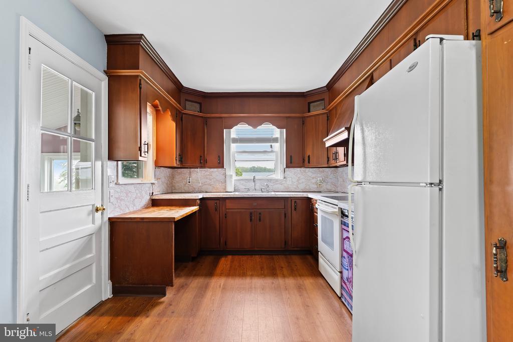 1239 E Lisburn Rd