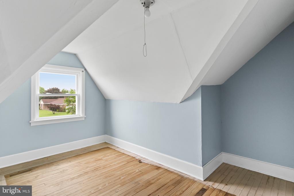 1239 E Lisburn Rd