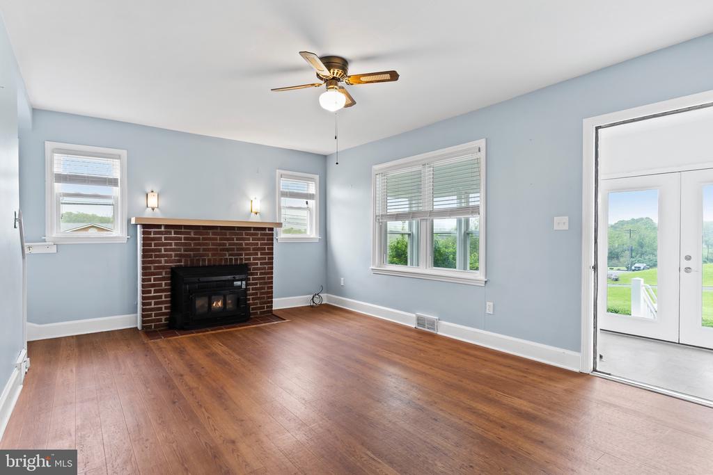 1239 E Lisburn Rd