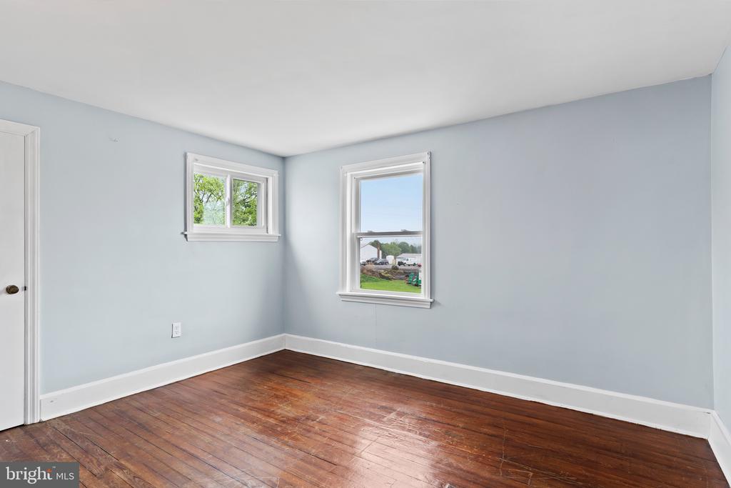 1239 E Lisburn Rd
