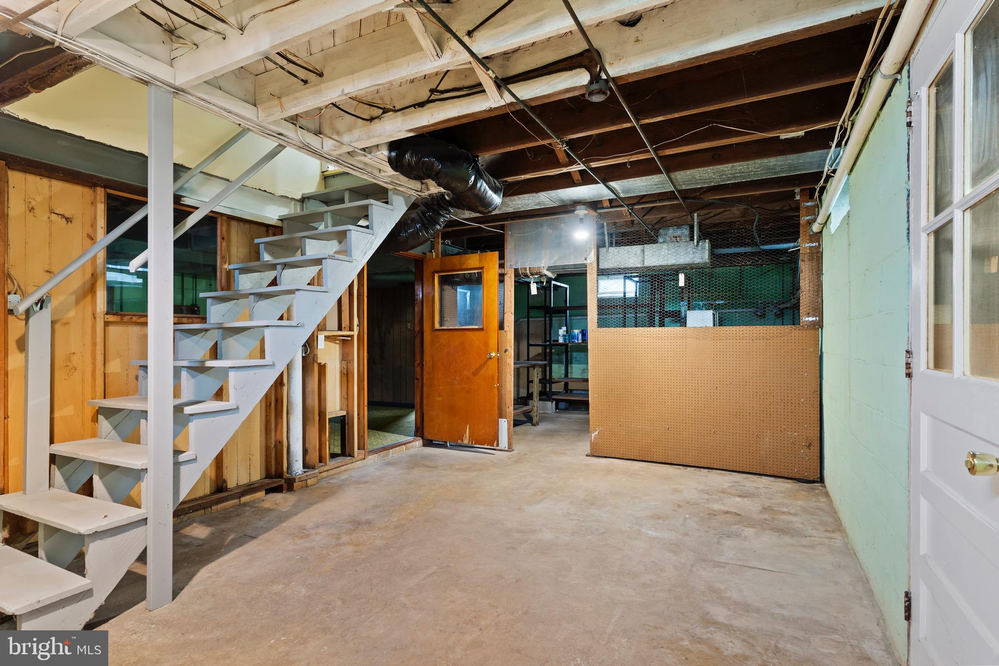 1239 E Lisburn Rd
