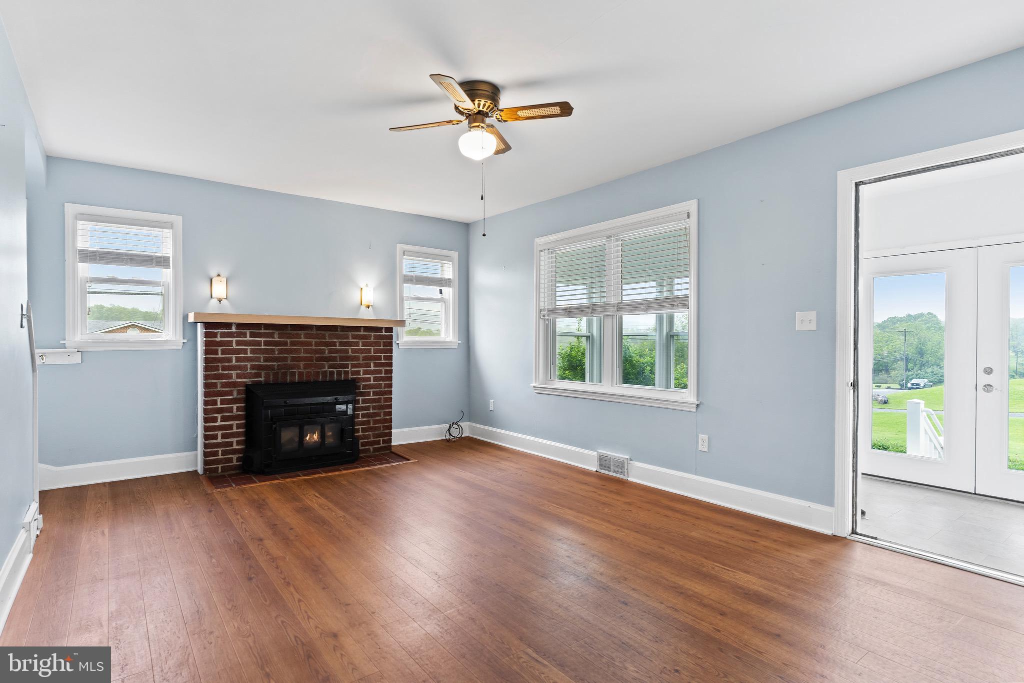 1239 E Lisburn Rd