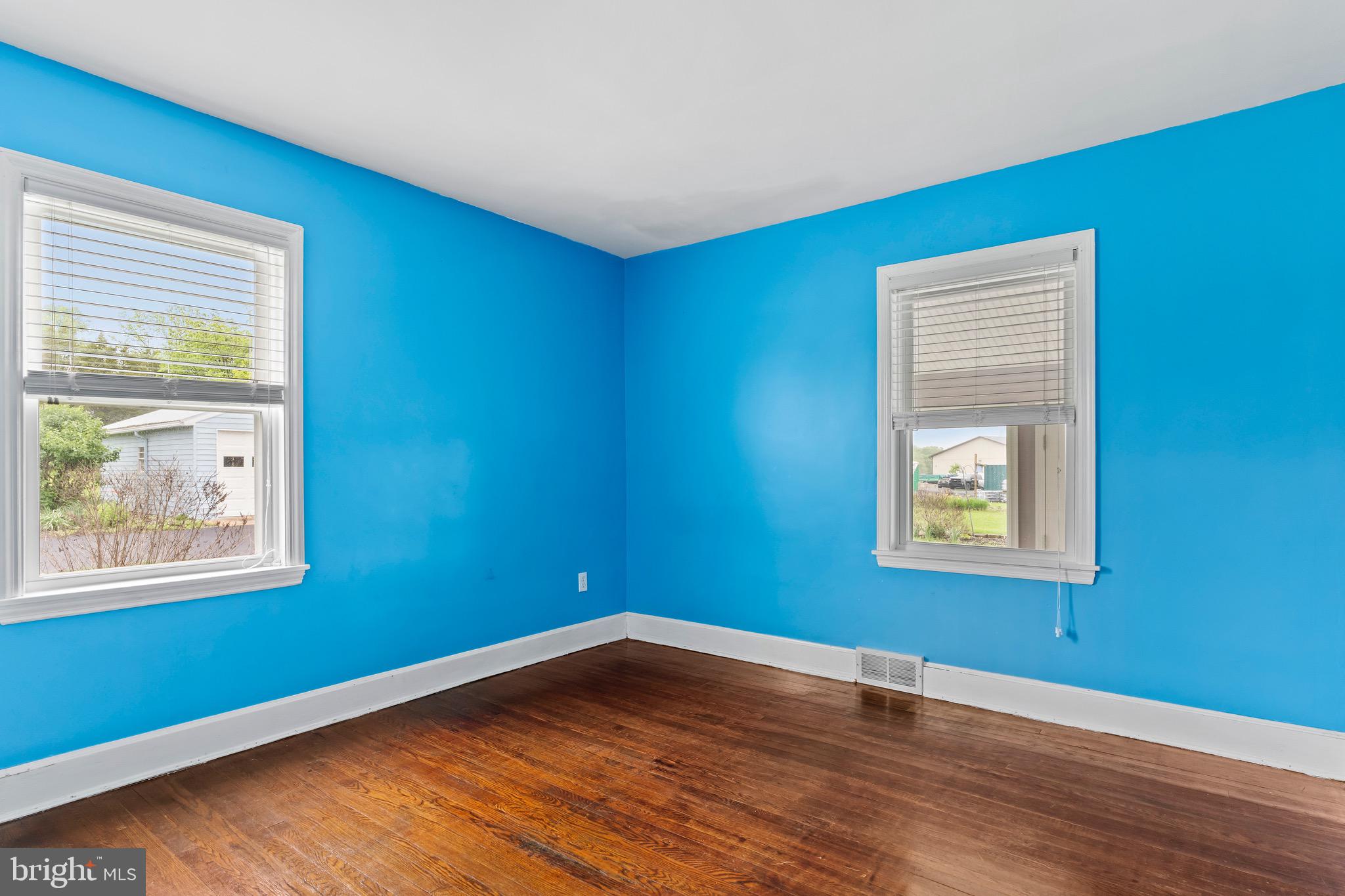 1239 E Lisburn Rd