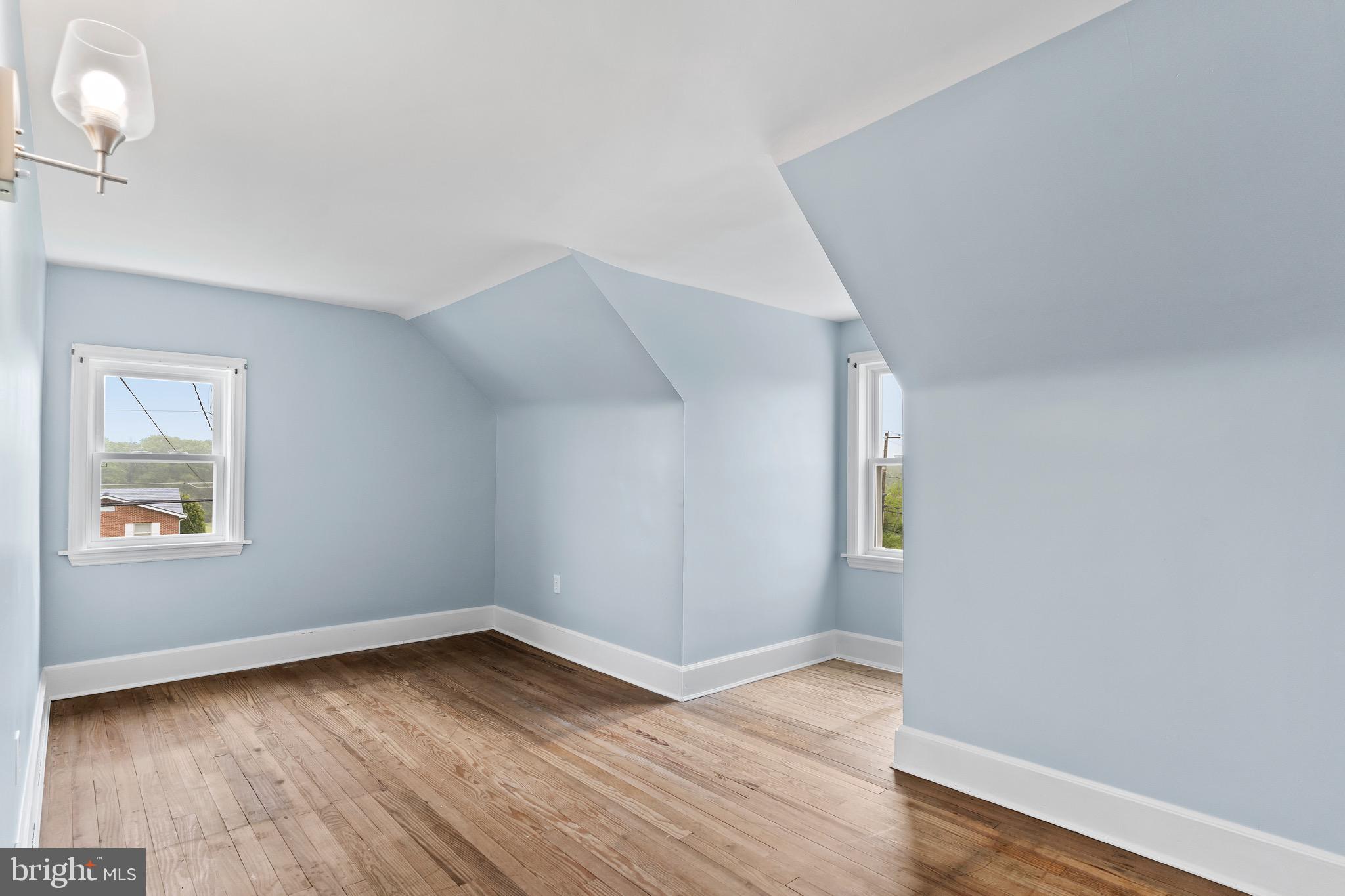 1239 E Lisburn Rd