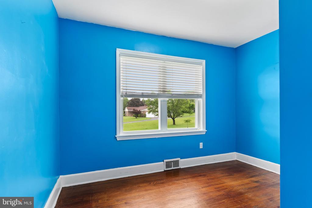 1239 E Lisburn Rd
