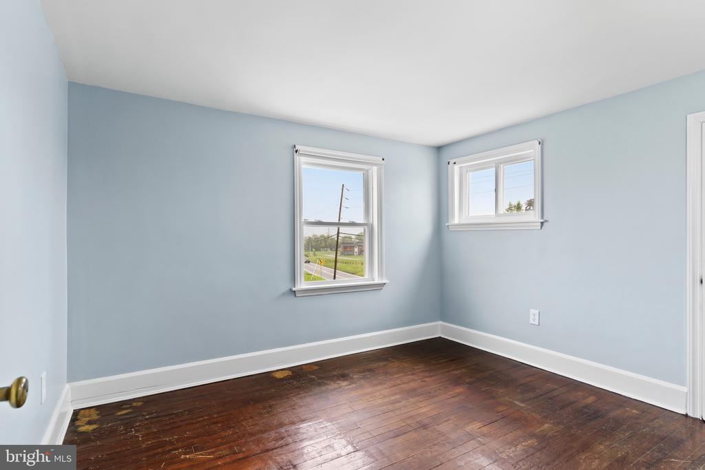 1239 E Lisburn Rd