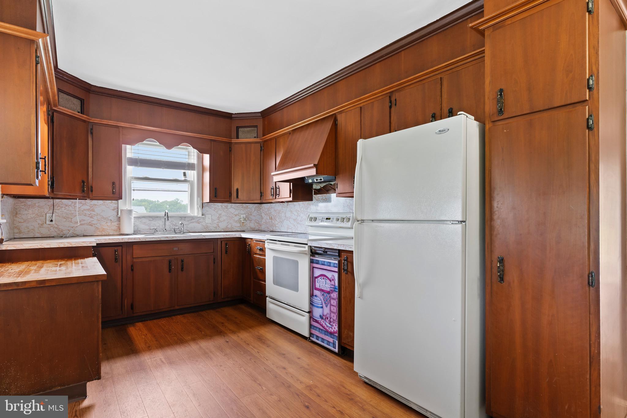 1239 E Lisburn Rd