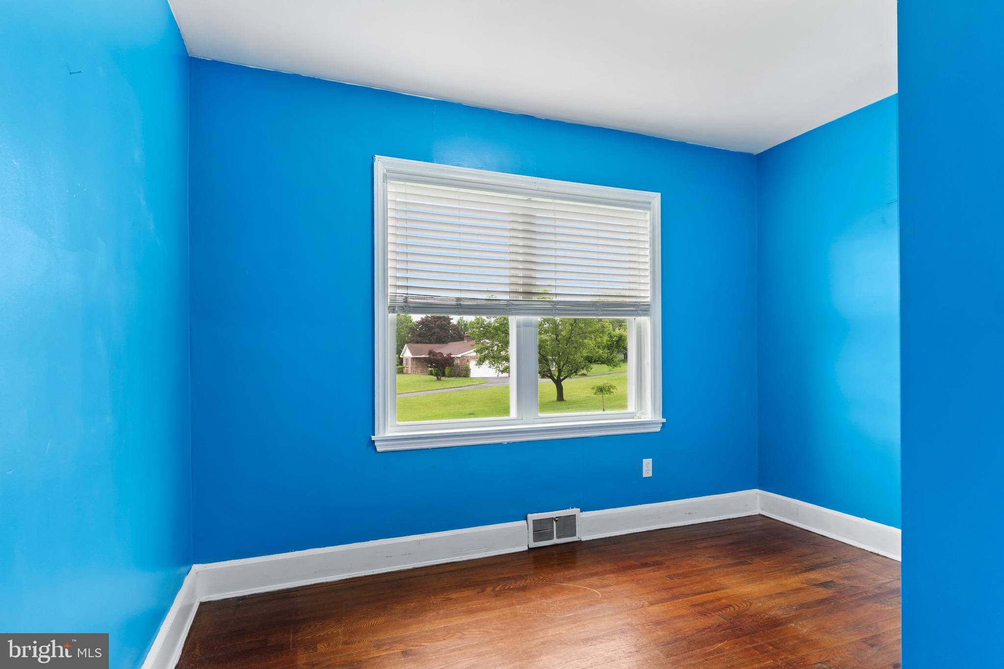 1239 E Lisburn Rd