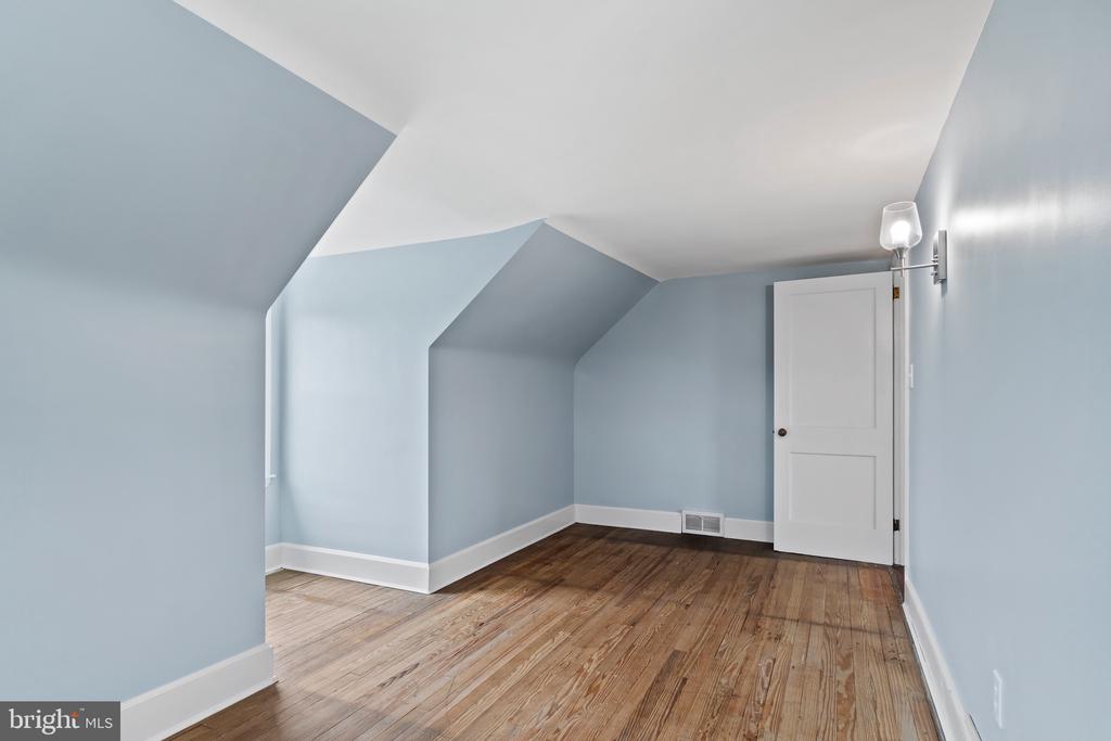1239 E Lisburn Rd