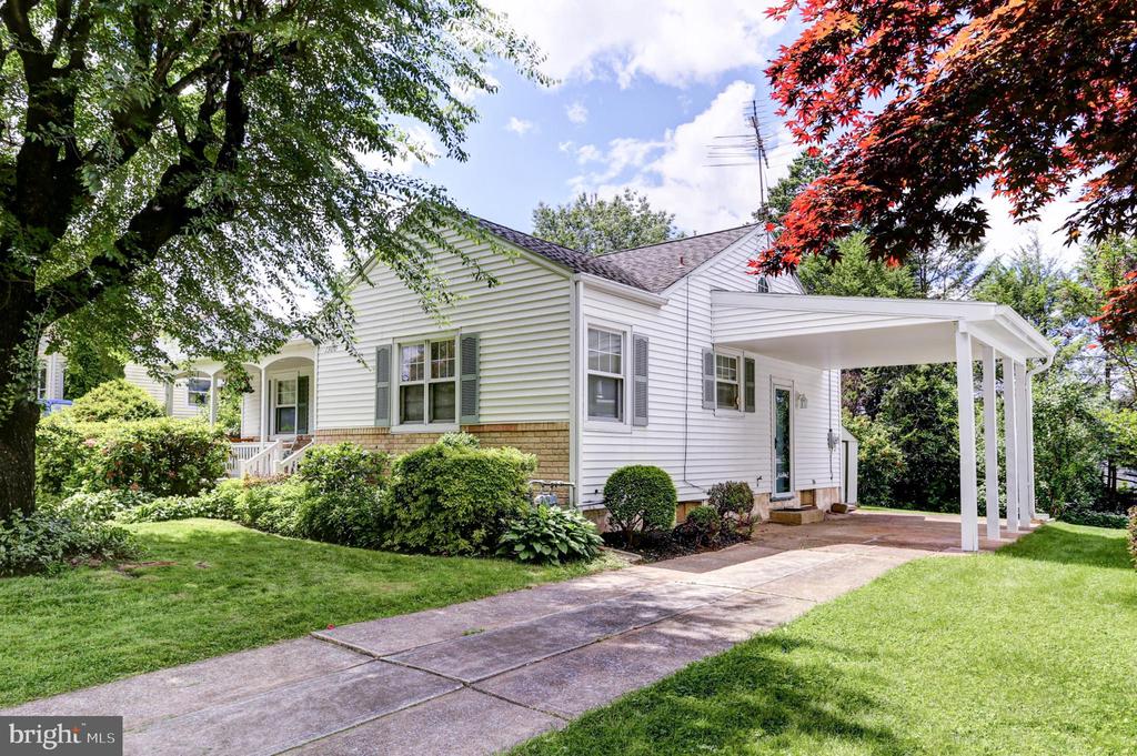 1300 Warwick Rd