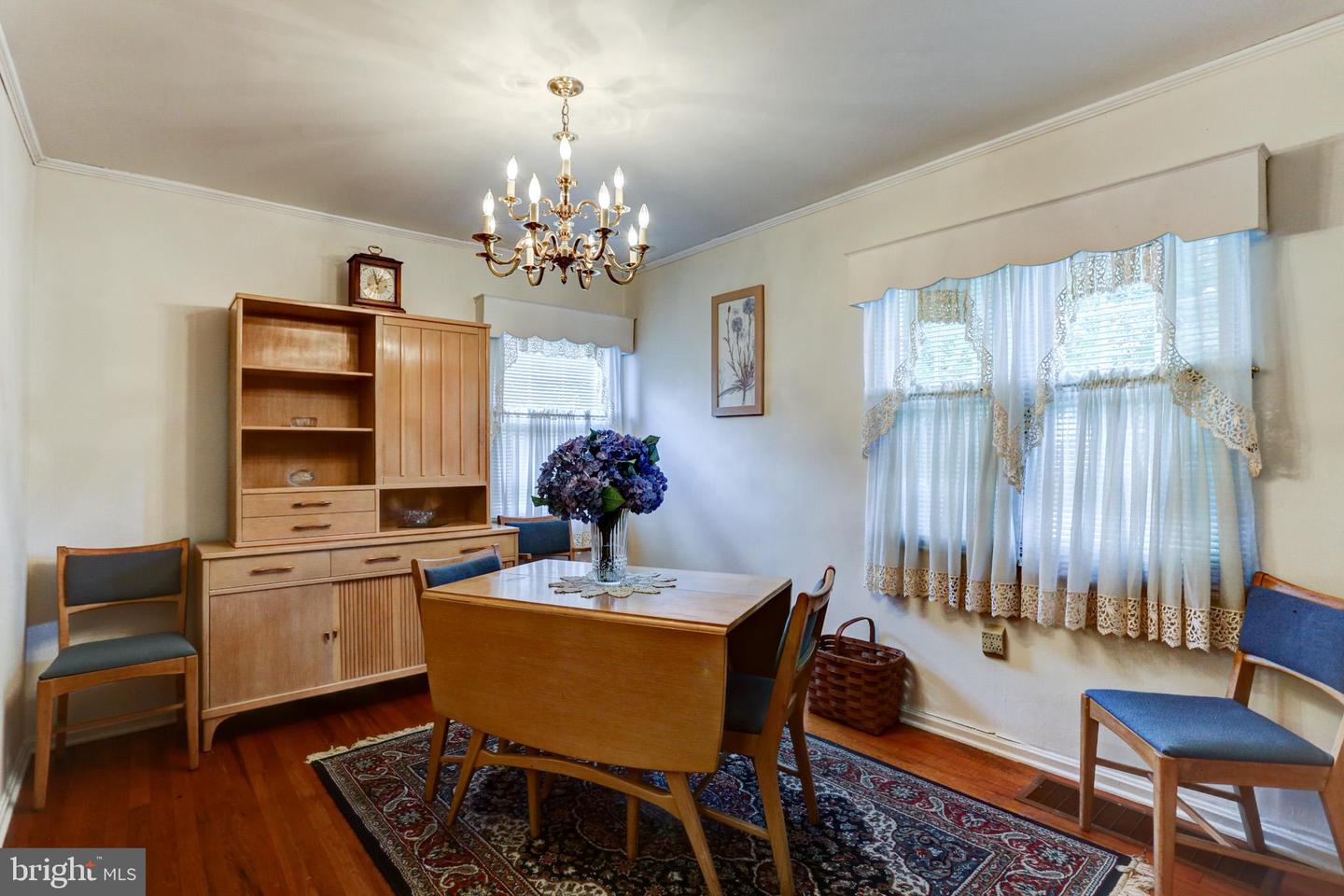 1300 Warwick Rd