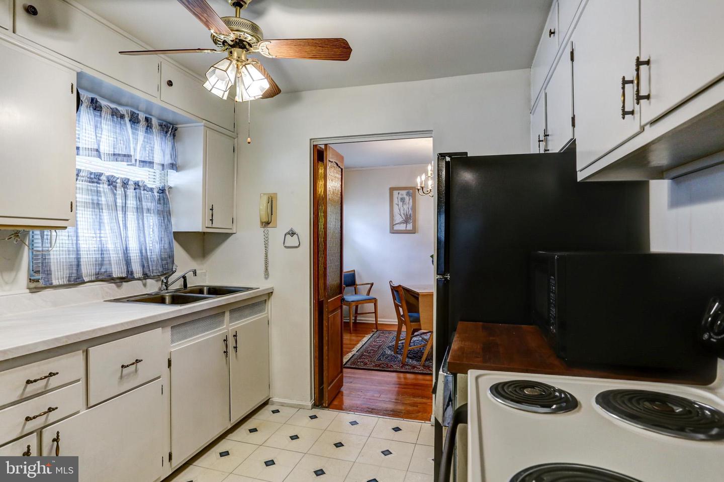 1300 Warwick Rd