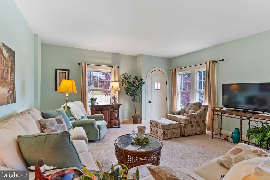 54 E COLUMBIA ROAD