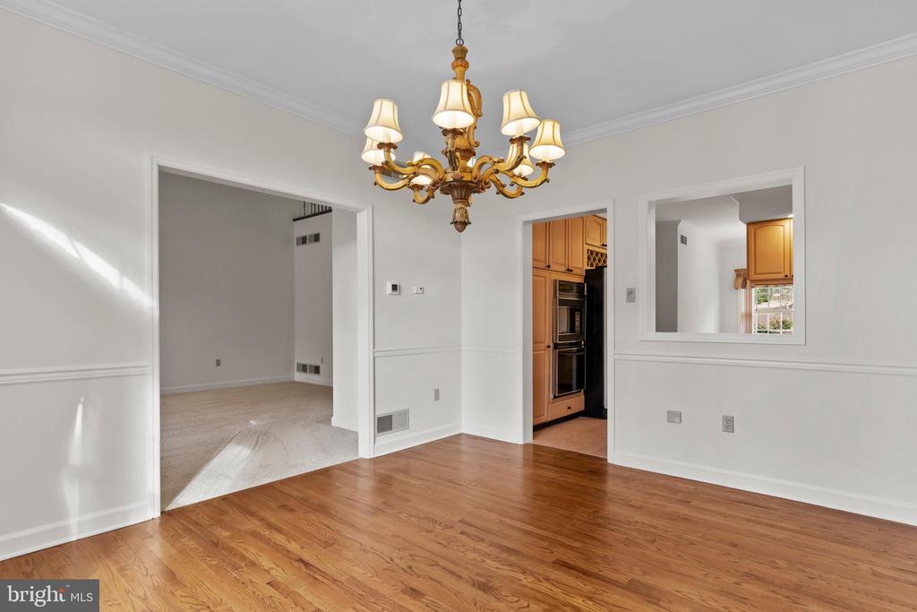 504 BRIDGEVIEW DRIVE