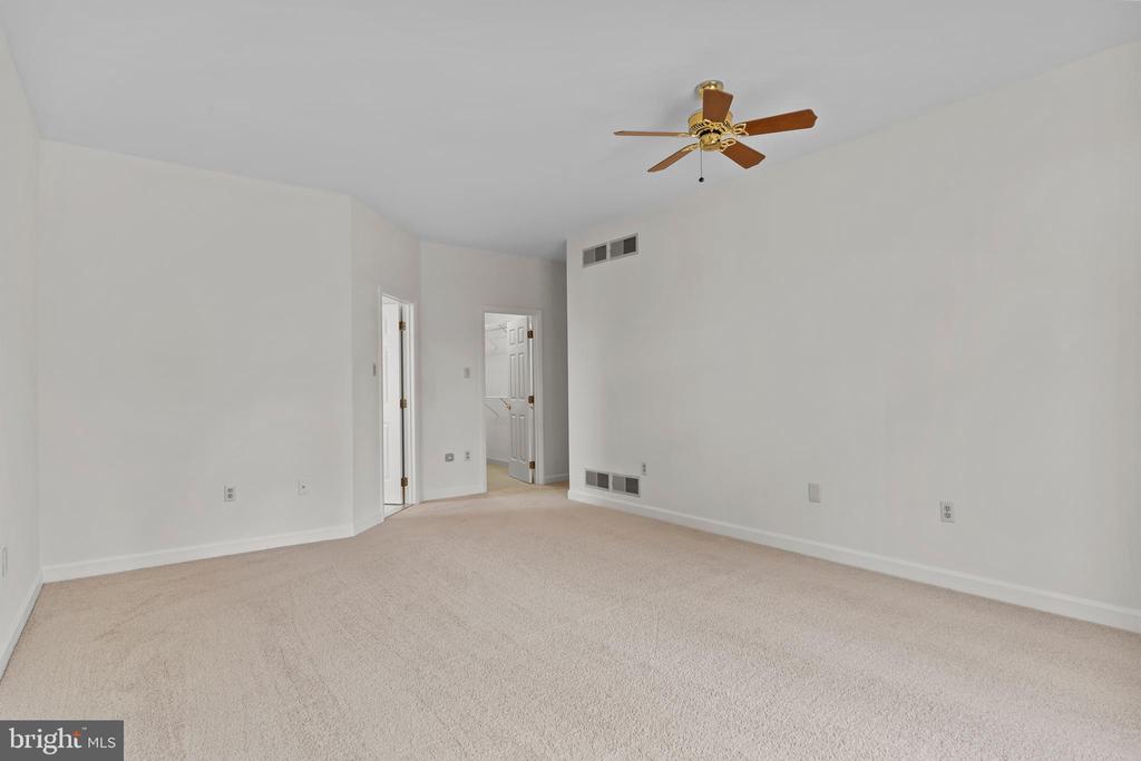 504 BRIDGEVIEW DRIVE