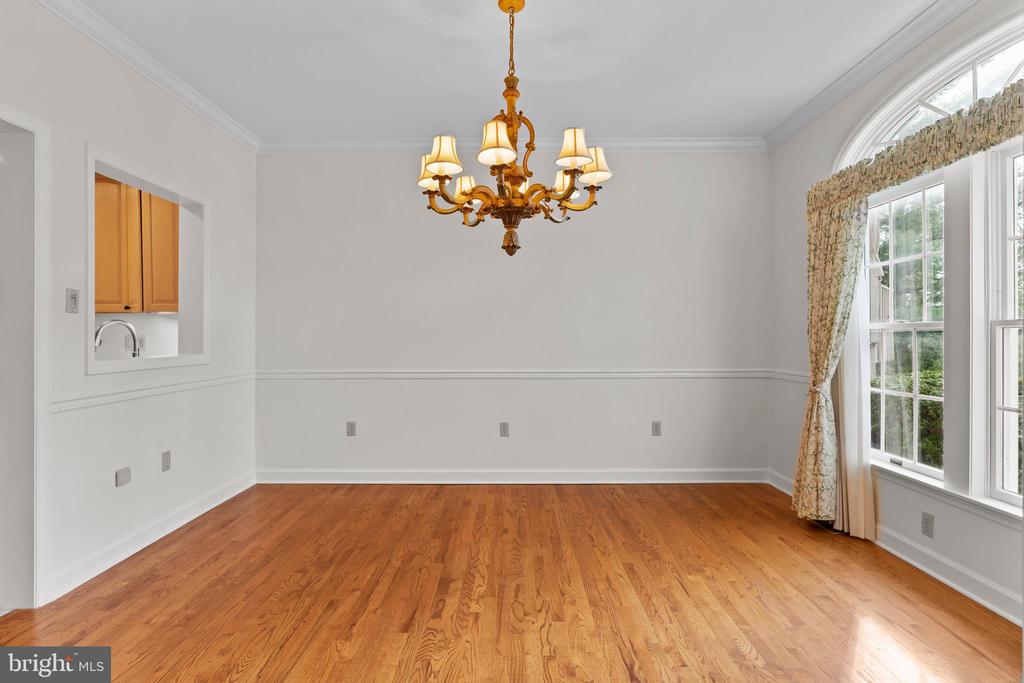 504 BRIDGEVIEW DRIVE