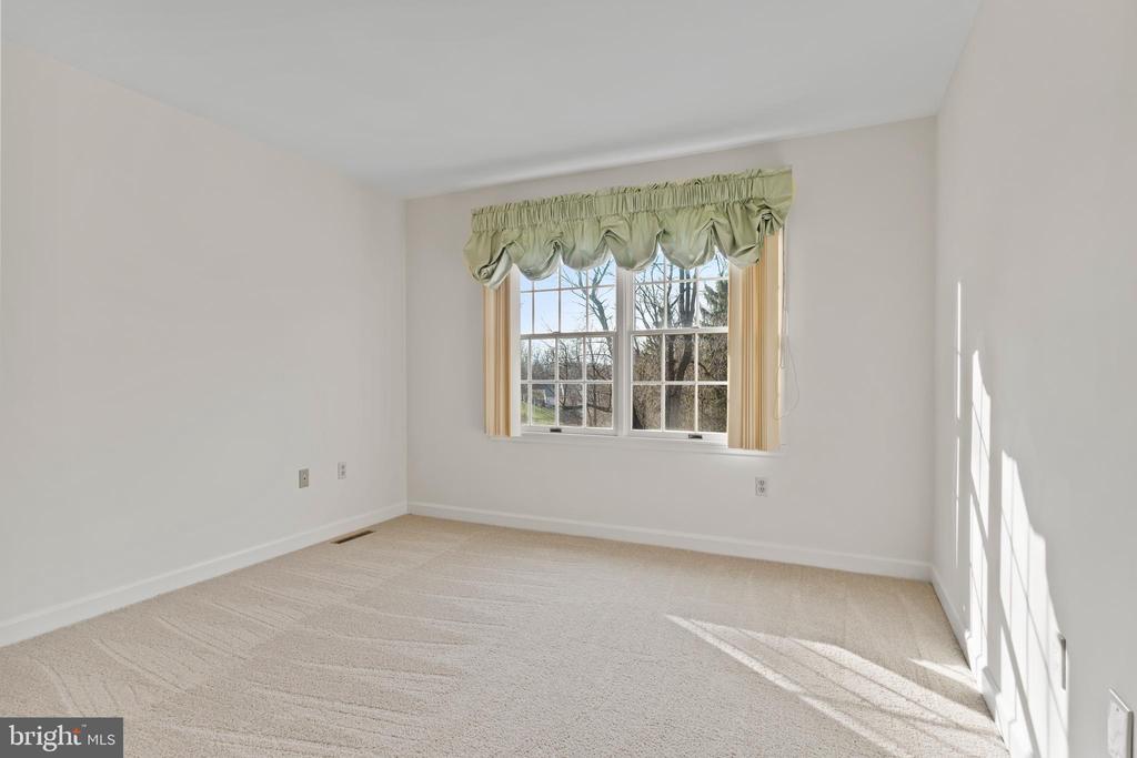 504 BRIDGEVIEW DRIVE