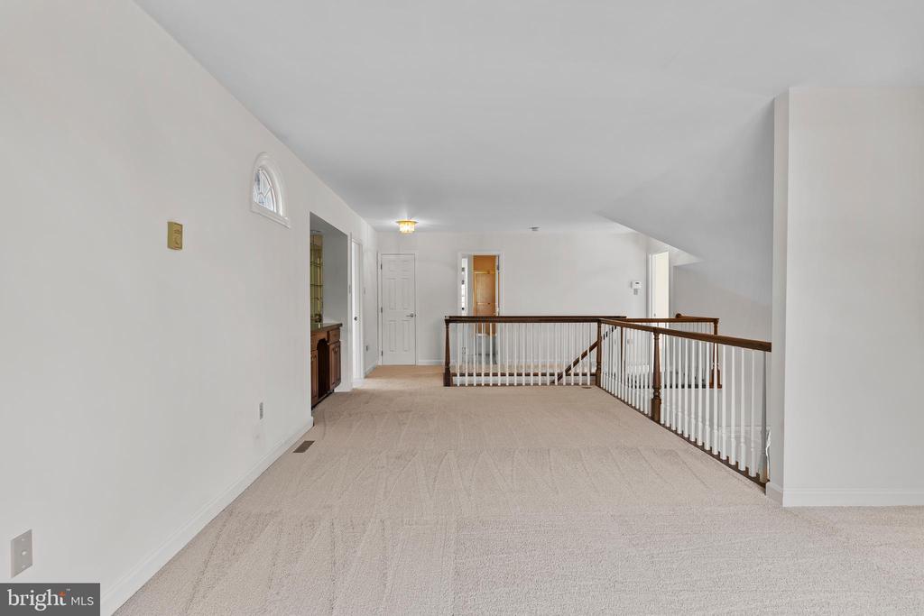504 BRIDGEVIEW DRIVE