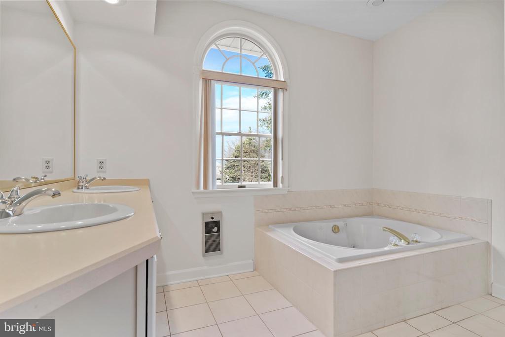 504 BRIDGEVIEW DRIVE