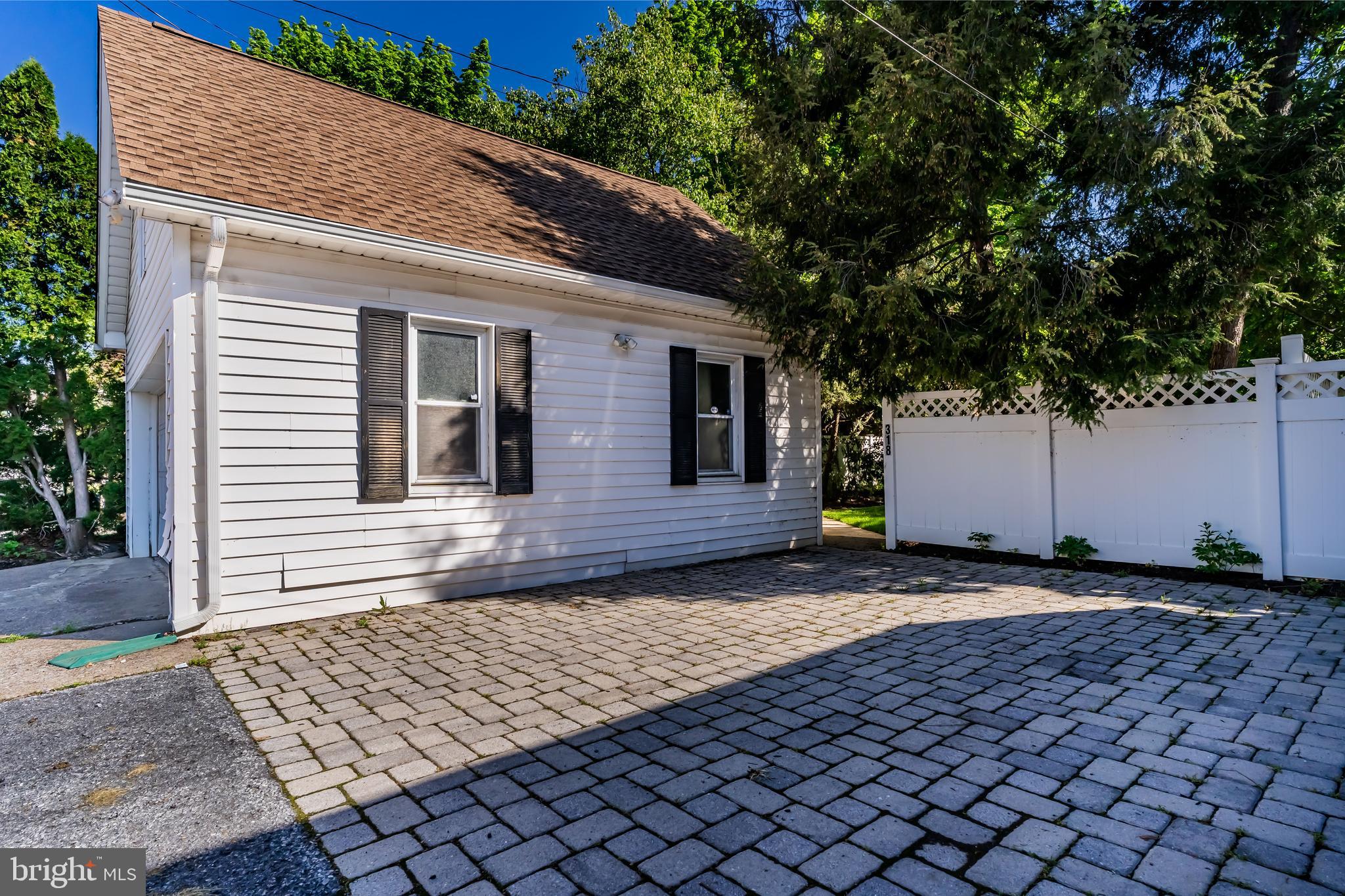 318 N FRONT STREET