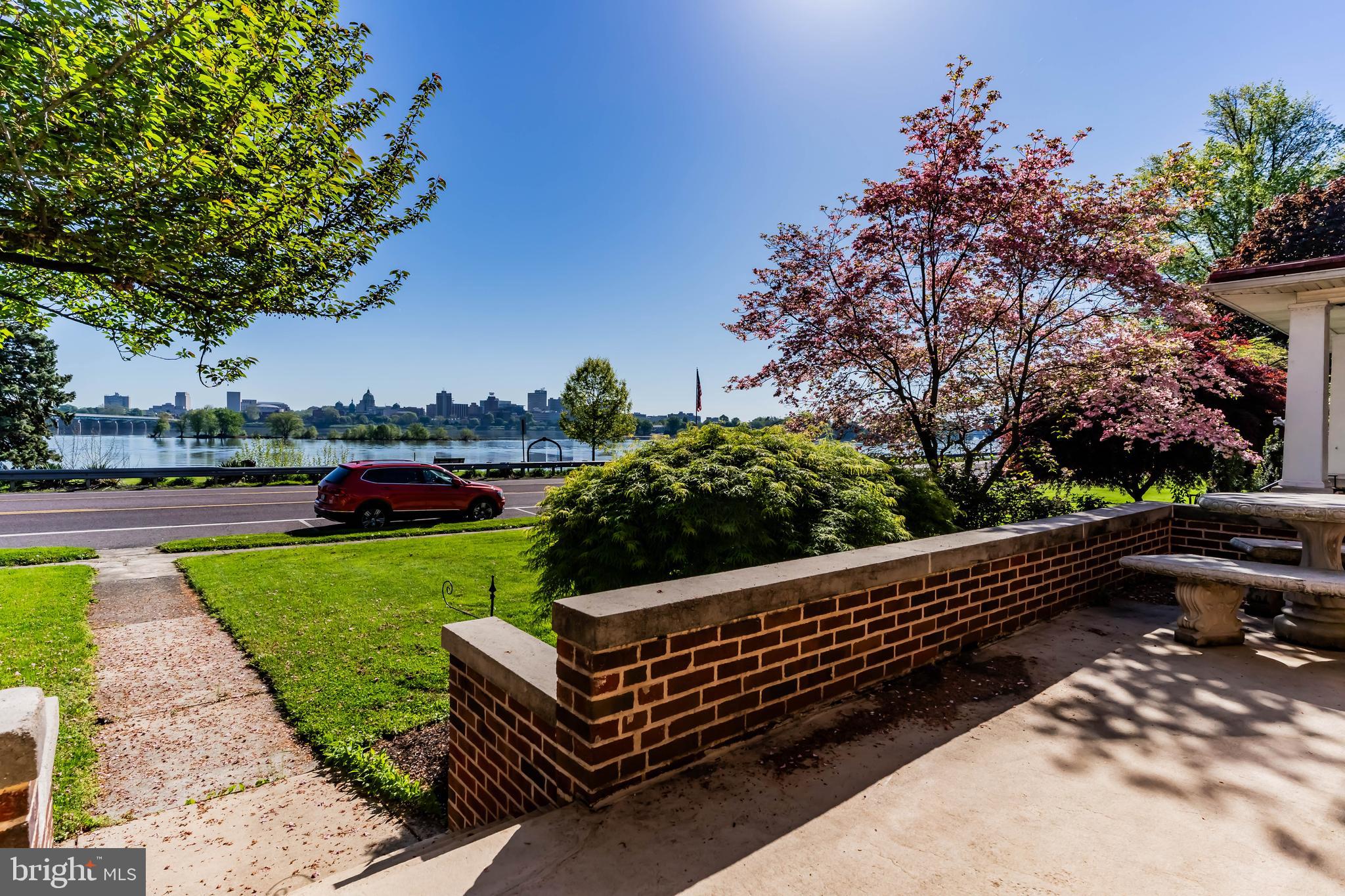 318 N FRONT STREET