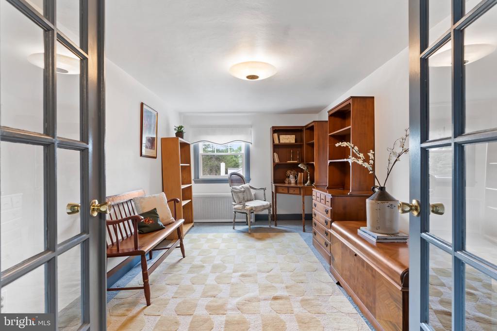 6 S 34TH STREET