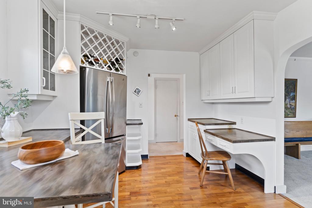 6 S 34TH STREET