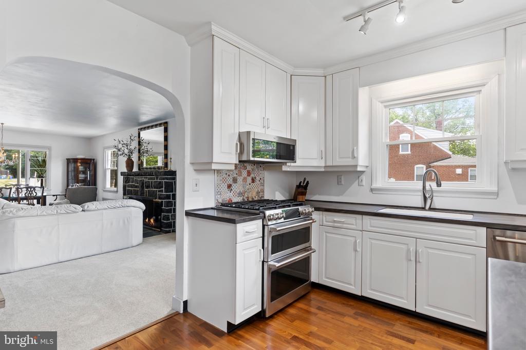 6 S 34TH STREET