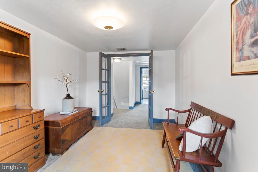 6 S 34TH STREET