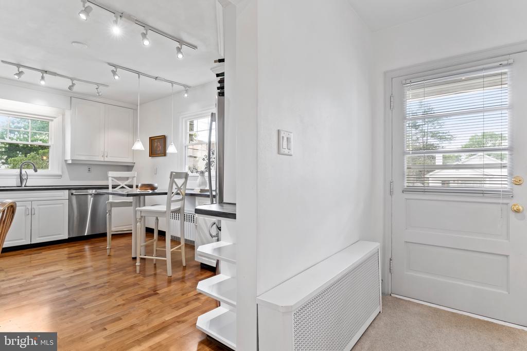 6 S 34TH STREET