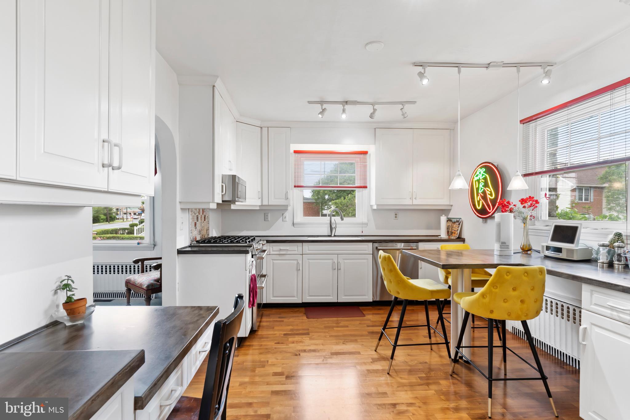 6 S 34TH STREET