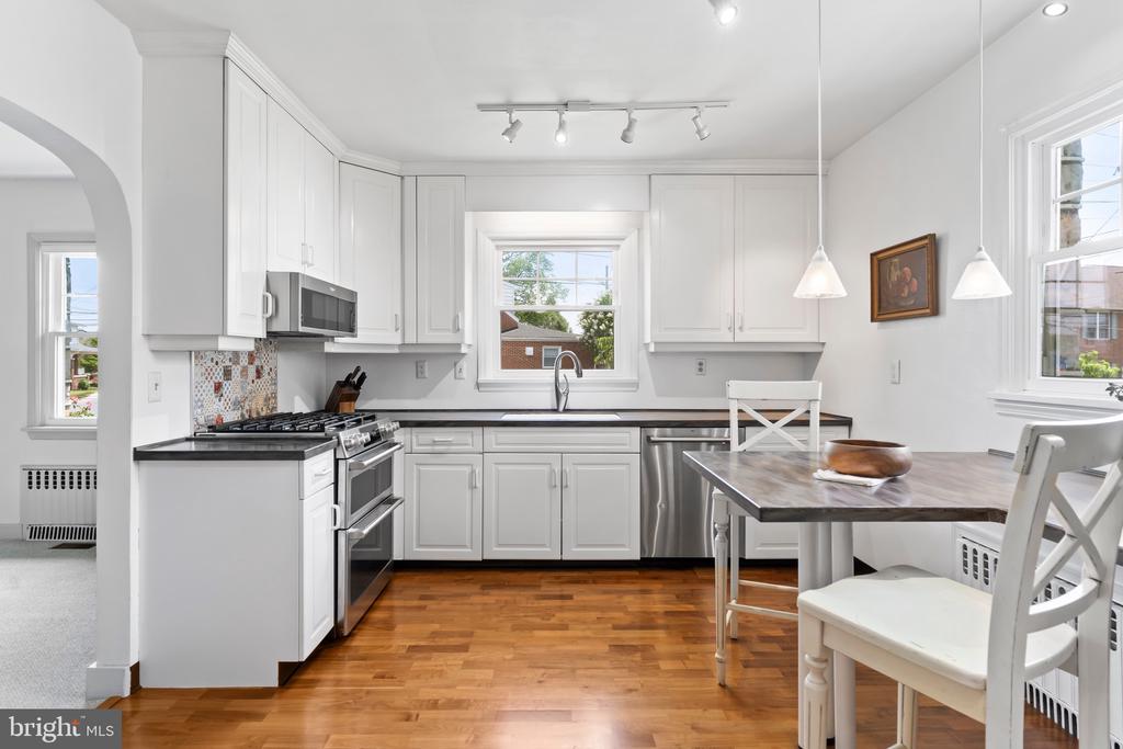 6 S 34TH STREET