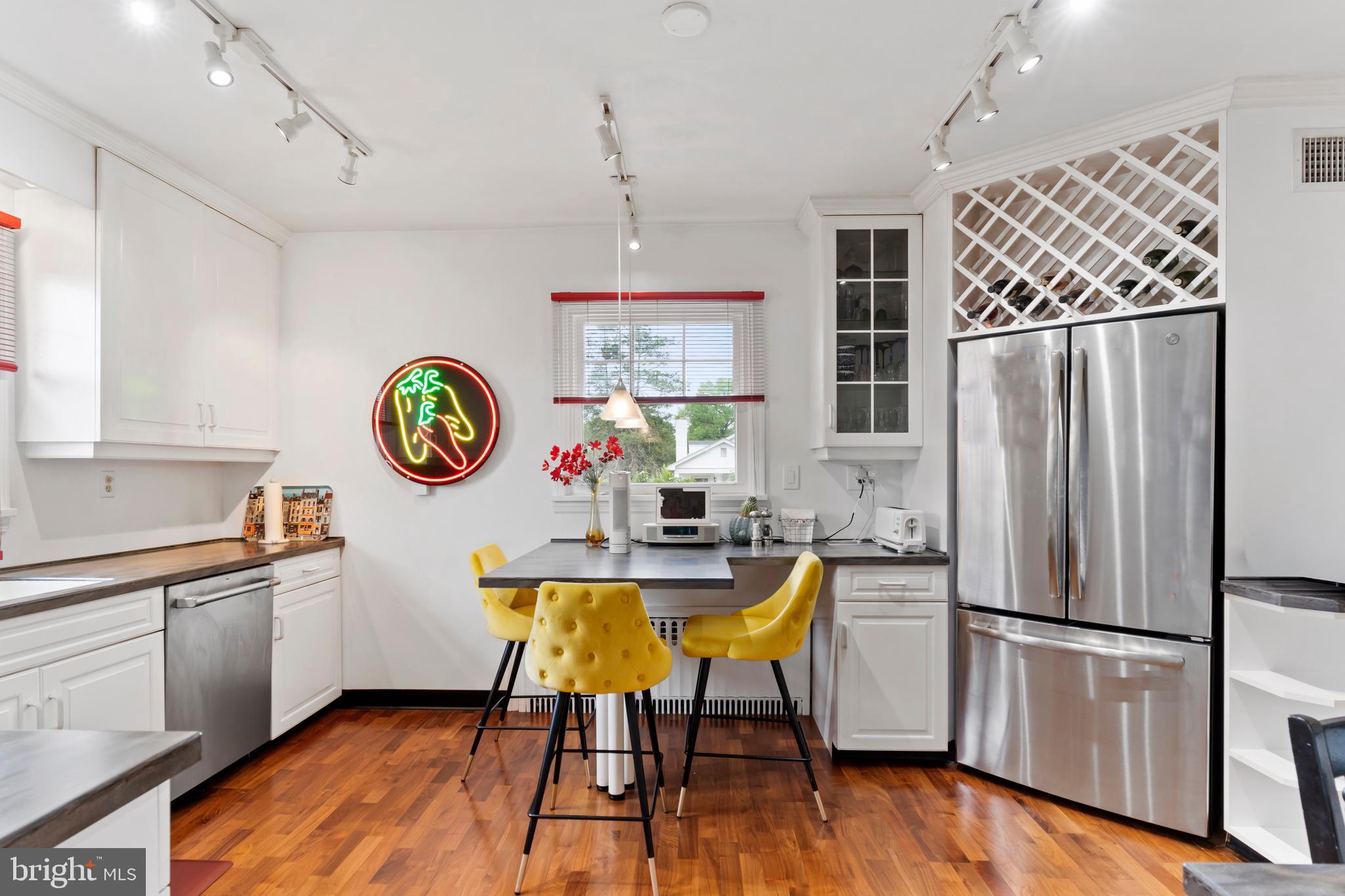 6 S 34TH STREET