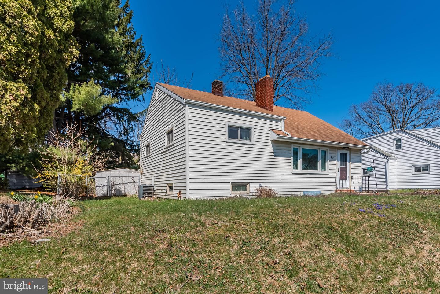 5204 WOODLAWN DRIVE