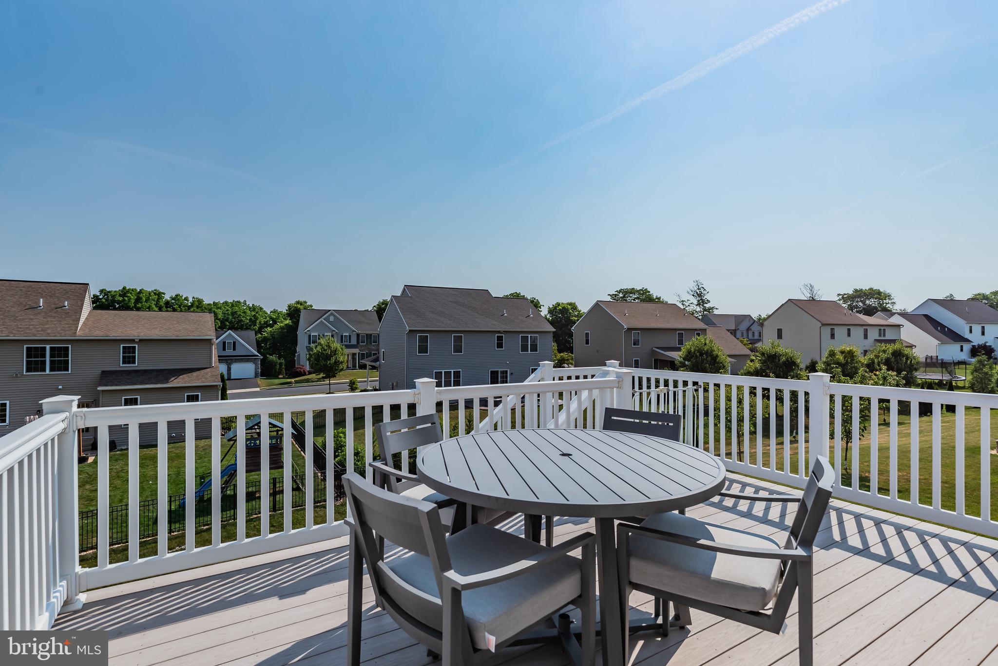 332 Goldfinch Ln
