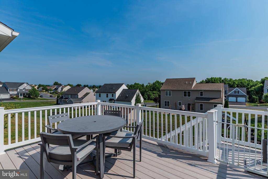 332 Goldfinch Ln