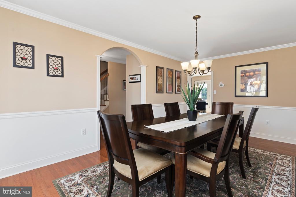 332 Goldfinch Ln