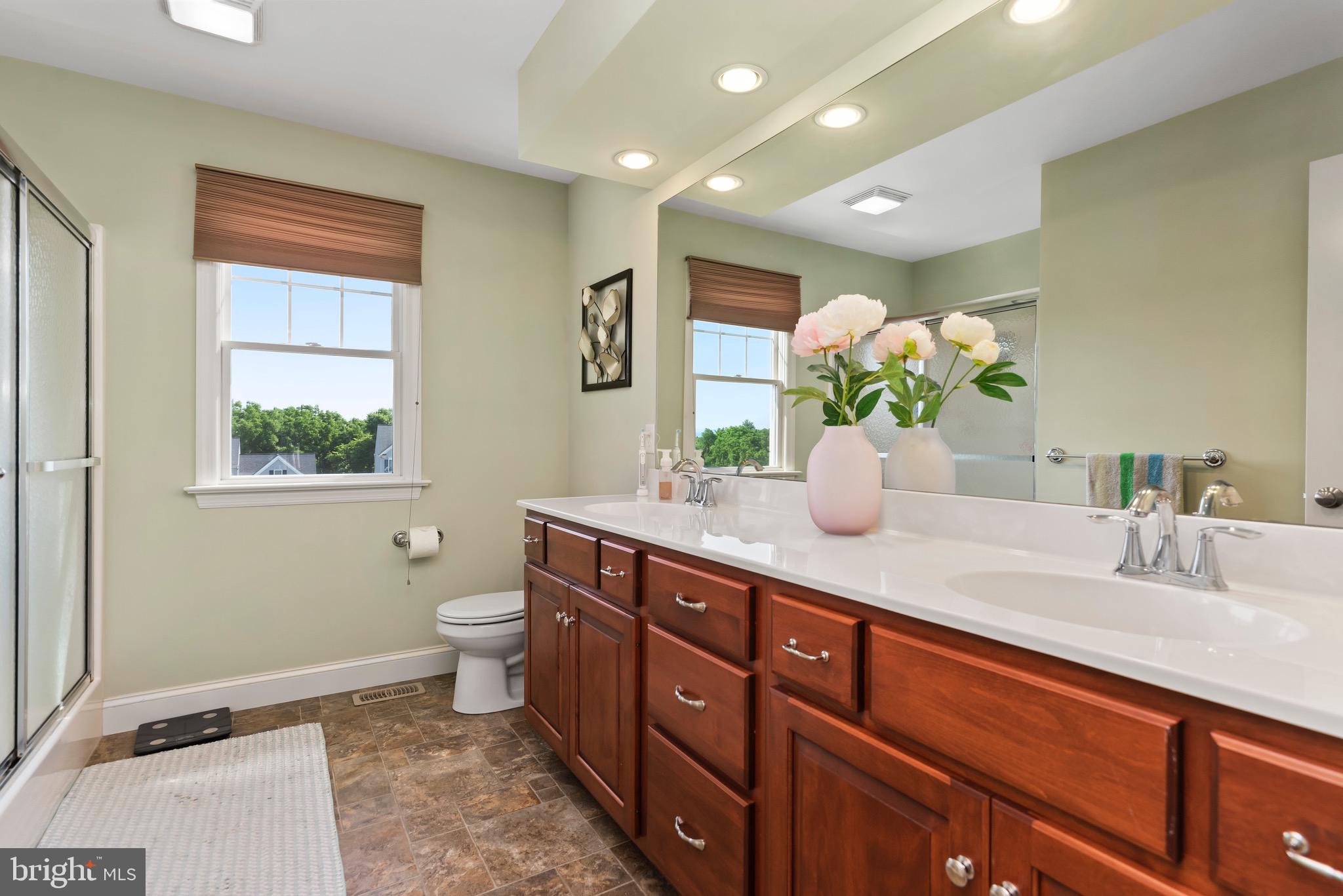 332 Goldfinch Ln