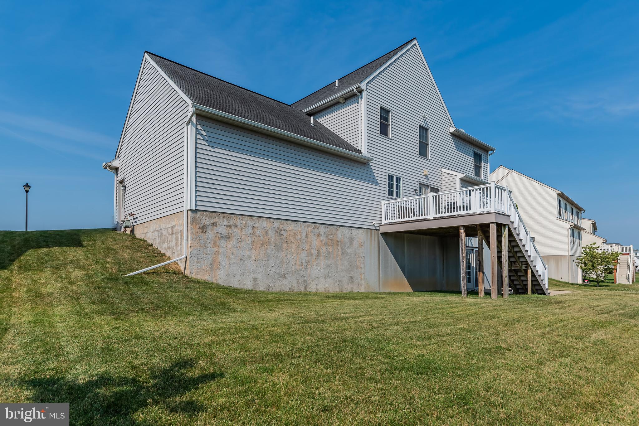 332 Goldfinch Ln