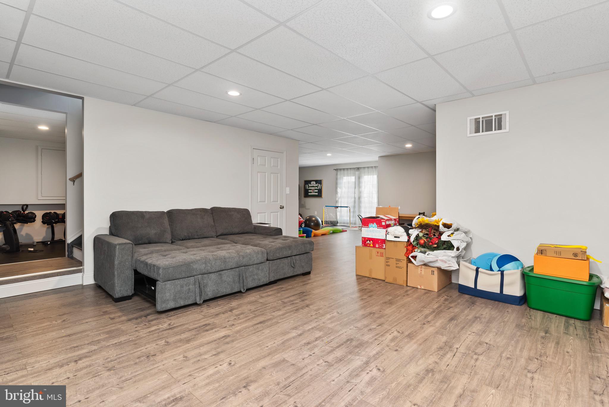 332 Goldfinch Ln