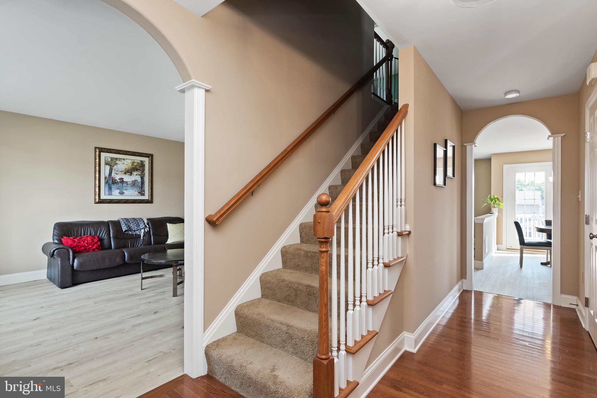 332 Goldfinch Ln