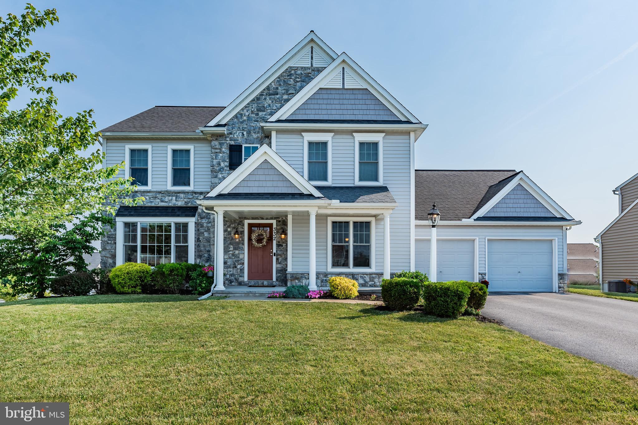 332 Goldfinch Ln