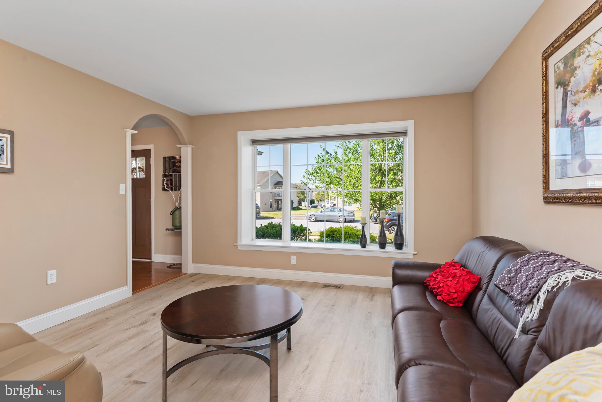 332 Goldfinch Ln