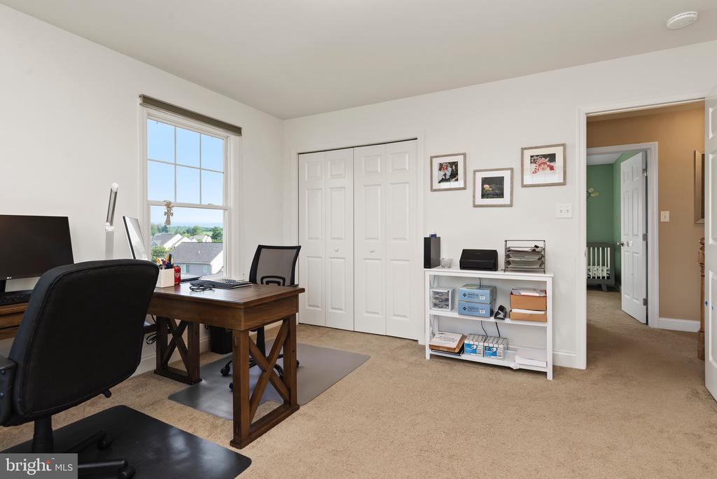 332 Goldfinch Ln