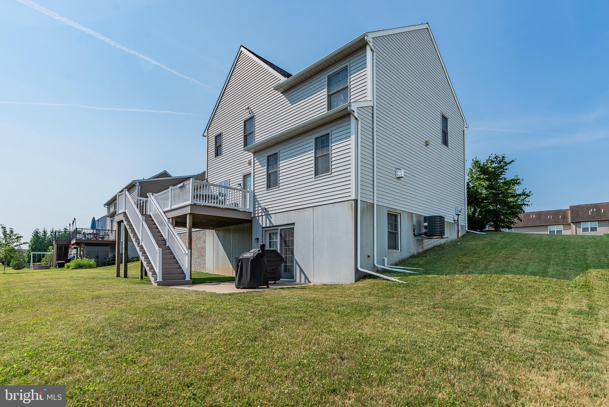 332 Goldfinch Ln